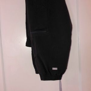 Black small tall Yola skinny scrub bottoms.